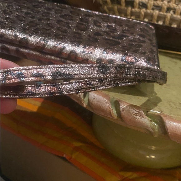 TAHARI Cheetah Print Zip Around Wallet with Credit Card Holder - Black/Gold - Picture 10 of 10